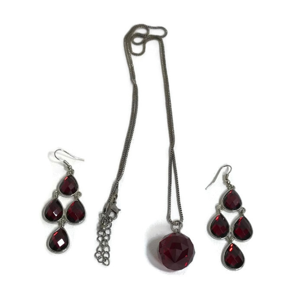 30" necklace with red pendant & chandelier earring
